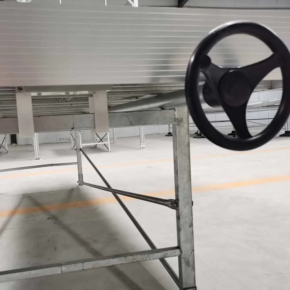 Smooth manual handwheel design allowing effortless lateral movement of grow benches.